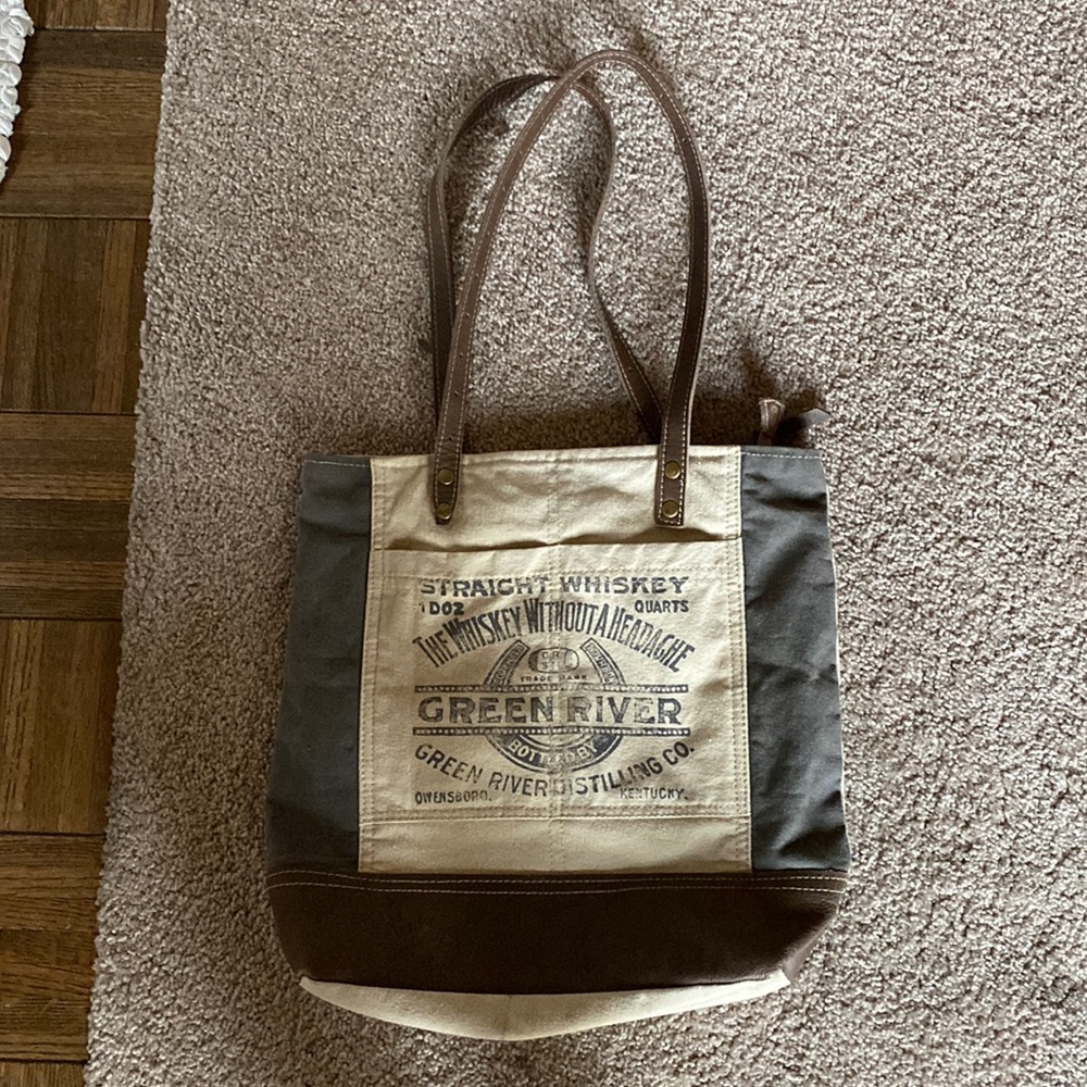 Large tote/shoulder bag.